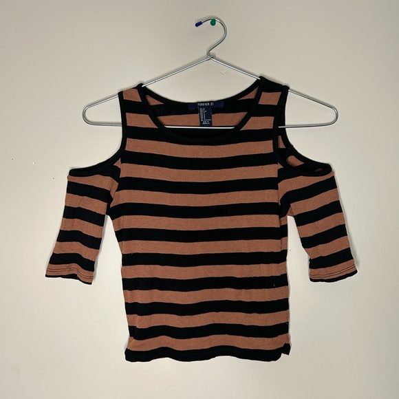 Cute Striped Shoulder Cut Out Mid Sleeve Top - Picture 2 of 3